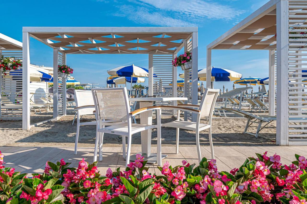 Hotel Ausonia Milano Marittima Esterno foto
