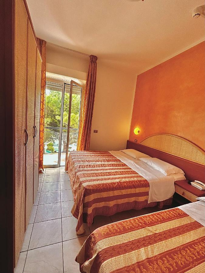 Hotel Ausonia Milano Marittima Esterno foto