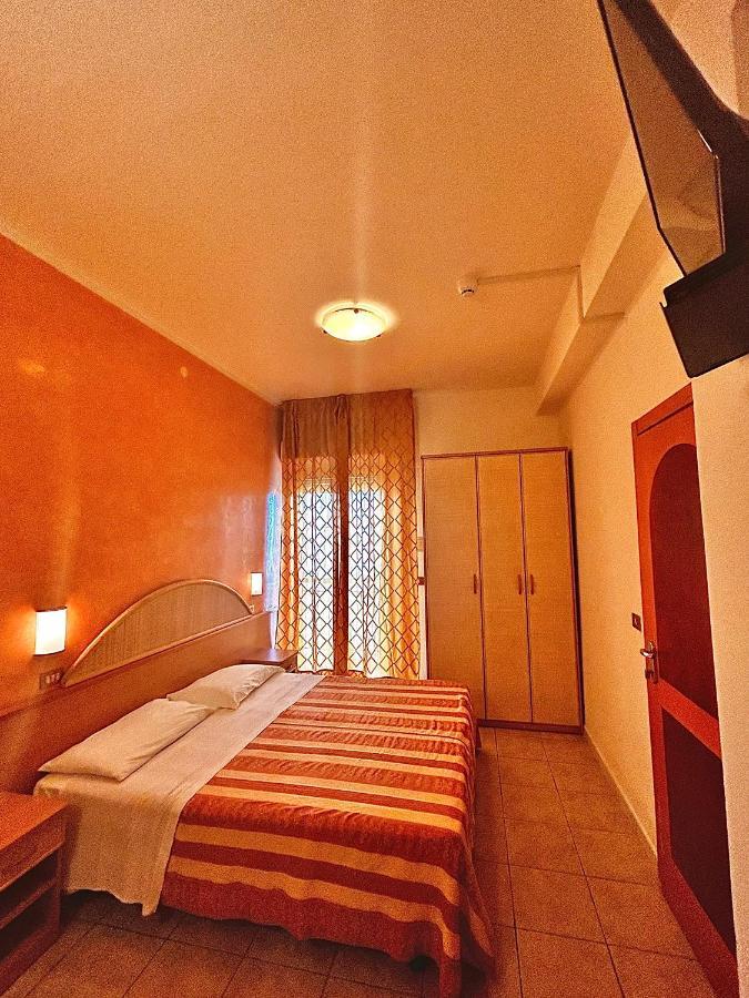 Hotel Ausonia Milano Marittima Esterno foto