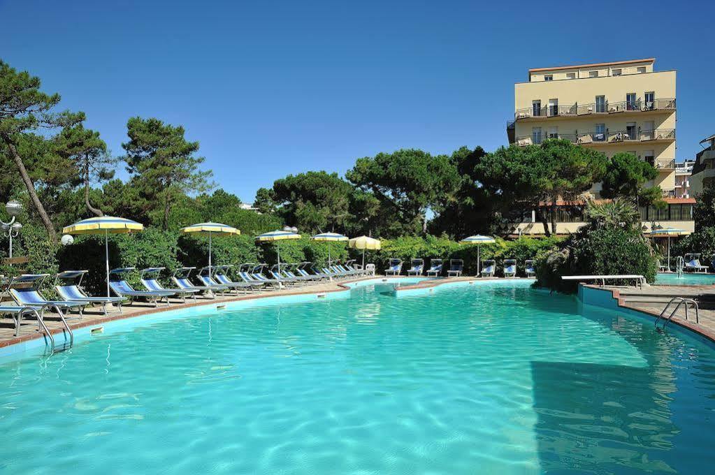 Hotel Ausonia Milano Marittima Esterno foto
