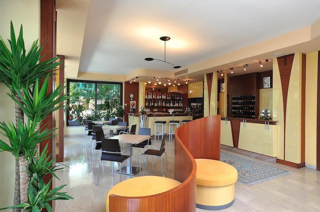 Hotel Ausonia Milano Marittima Esterno foto